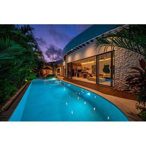 Villa Yellow Moon, A Tropical 3BR Sanctuary in Uluwatu