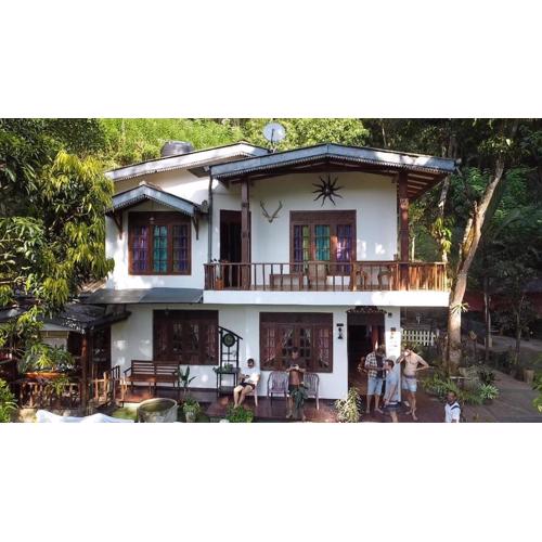 Villa25 Homestay free pick up from the centre