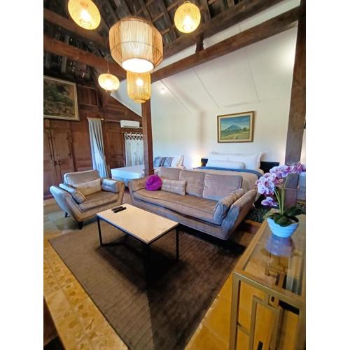 VILLACANTIK Yogyakarta TripleBed for 6 Persons