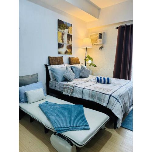 Vinia Infinity Studio 2 Near Malls with WiFi Netflix and Karaoke