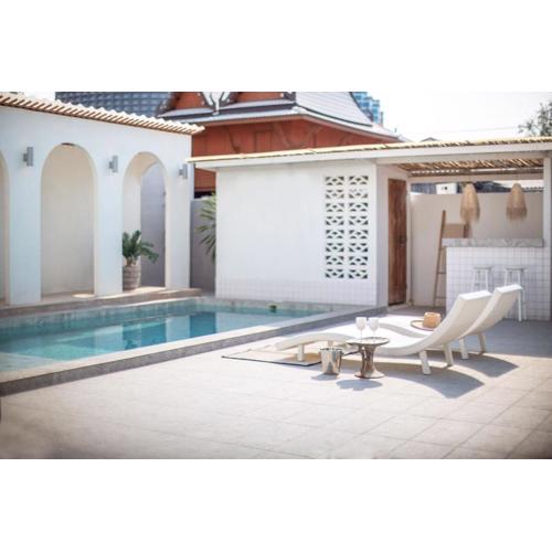 Vino Vibe by the artist's Pool Cicada Speedy wifi