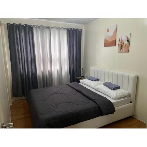 Vin's Cloud9 Queen Bed Netflix SMX-Davao Airport-Samal Ferry