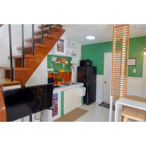 Vinta with Netflix and Vinyl Player and Washer