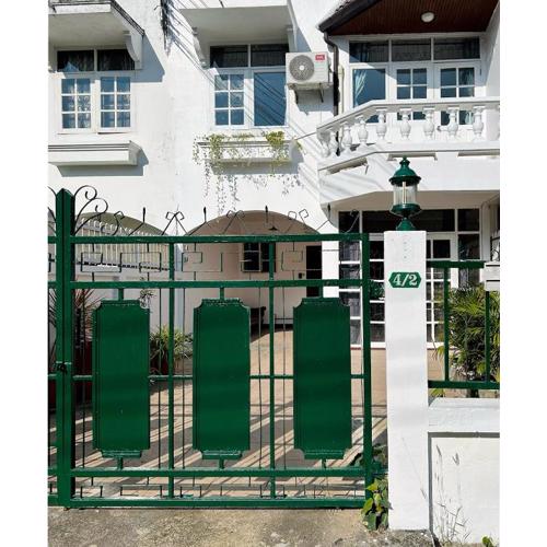 Vintage Entire House with rooftop I Pet Friendly I Near Nimman and Old Town