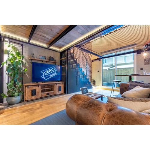 Vintage Mezzanine Studio in Roxana