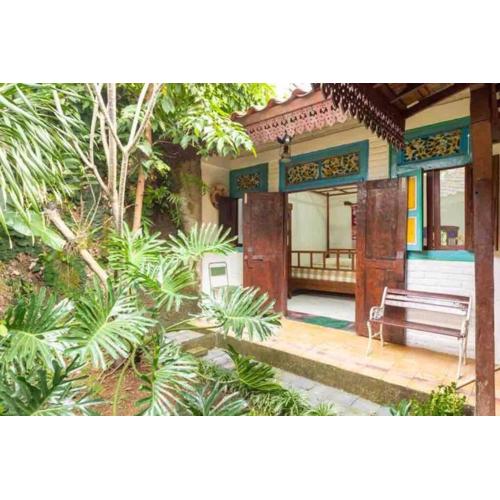 Vintage Room 1 in Joglo House By penggemarlawas