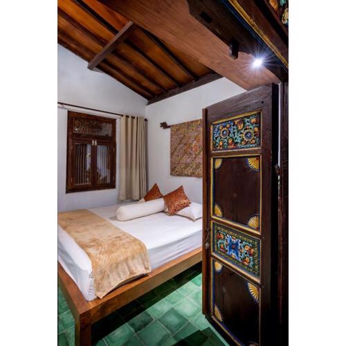Vintage room 2 in Joglo House By penggemarlawas
