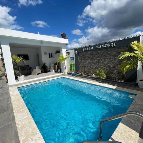 Vintage Villa confortable apartments Wifi private pool free parking