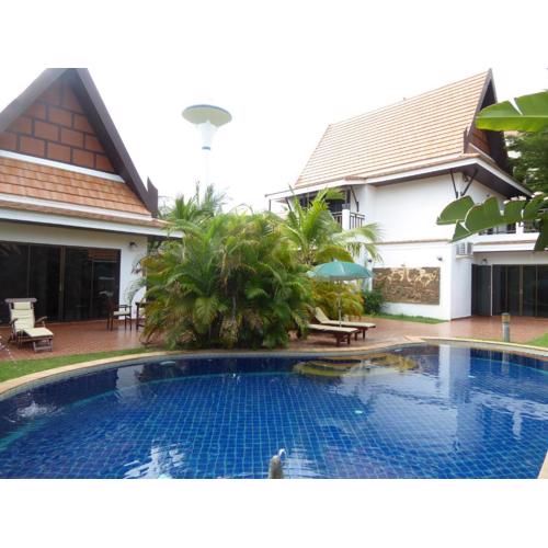 VIP Chain Resort Pool Villa