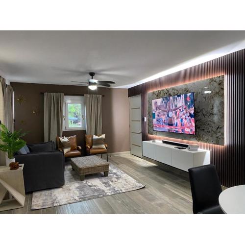 Virgils on the Strip - Pedro Clisante