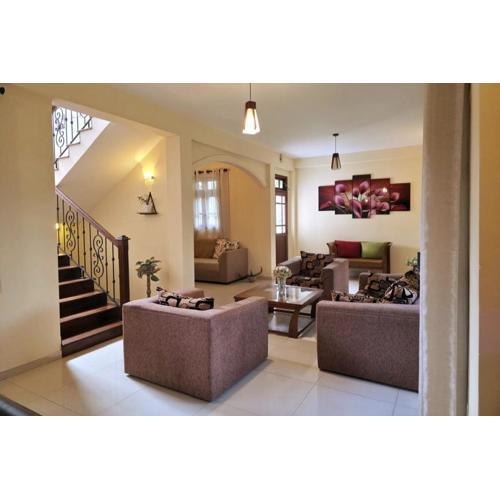 Vithum Villa - Kandy Home with Balcony View and Parking