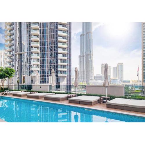 Vogue 30th Floor Skyline View with Balcony Near to Burj Khailfa and Dubai Mall, ACT One by Emaar, Downtown Dubai, Sheikh Mohammed bin Rashid Boulevard