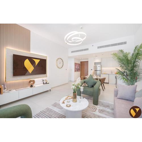 Vogue Madinat Jumeirah Living with Pool View and Balcony - brand new