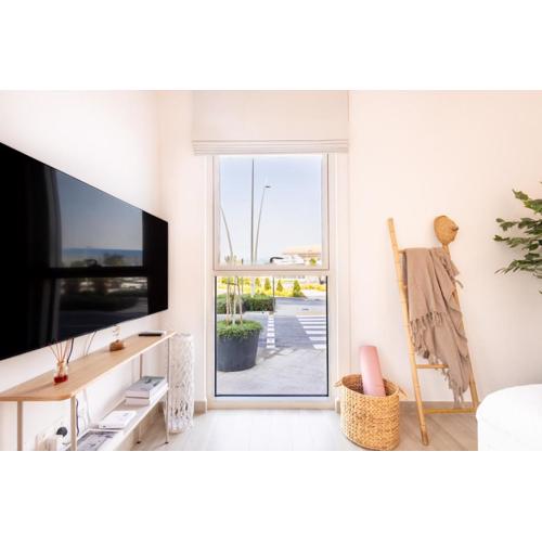 Voyage Waters Edge Studio