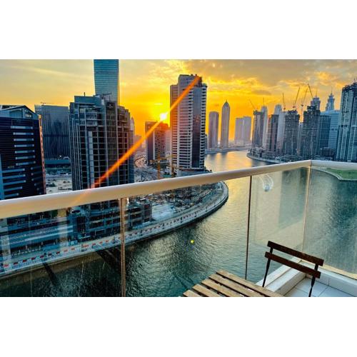 Vserve Stylish Suite 1 BR with Burj Khalifa and Canal view