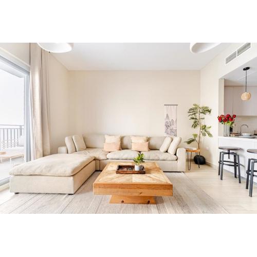 WabiSabi 2BR Stay Walk to Ferrari & Warner Bros