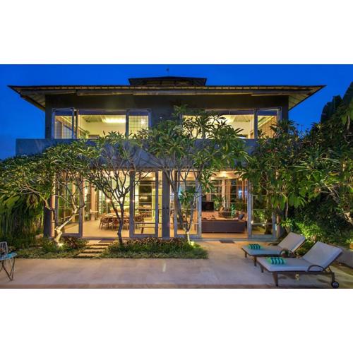 Walk, Best of Berawa, 4bd villa, 2min from Finns