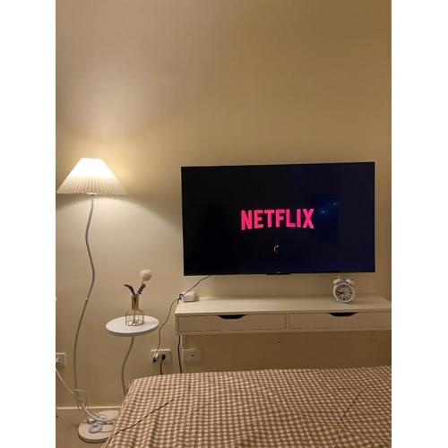 Walk to Araneta, MRT and Malls, Cubao, Netflix
