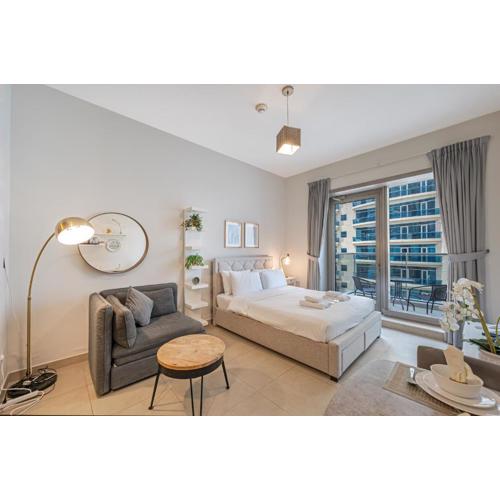 Walk to JBR Beach I Marina Studio Stay I Wi-fi