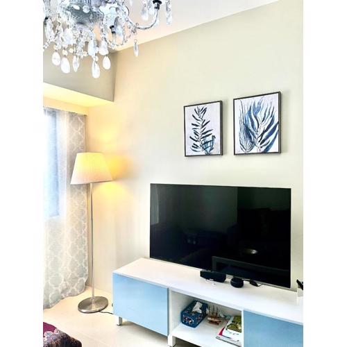 Wanderlust Getaway at Serin East Tagaytay hi-flr, balcony & own parking