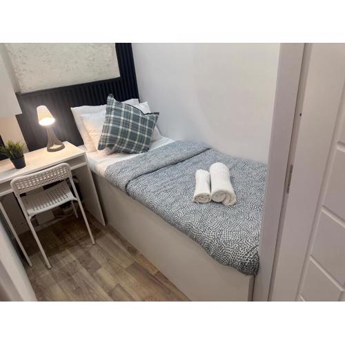 Wanderlust Partiton Room in Tecom Near Internet City Metro