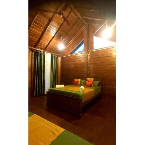 Warahana Riverside Cottage Entire Room
