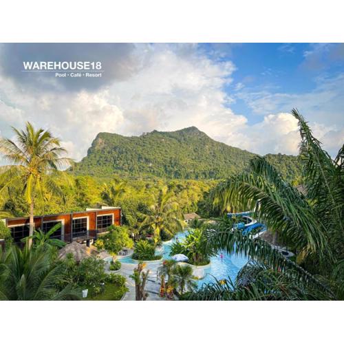 Warehouse18 Pool Cafe Resort