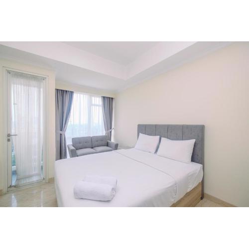 Warm and Cozy Studio Room at Menteng Park Apartment By Travelio