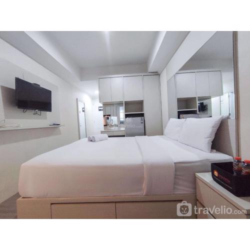 Warm and Cozy Style Studio Room at Paltrow City Apartment By Travelio