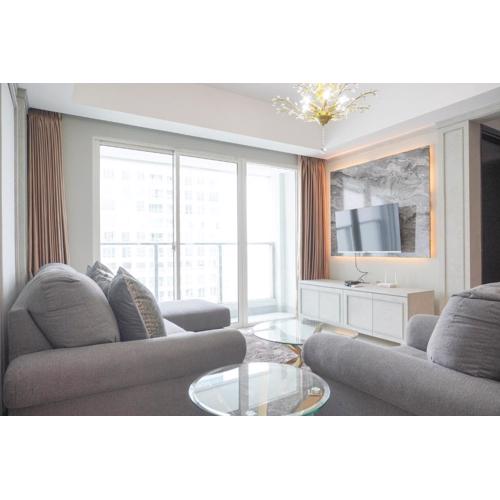 Warm and Elegant 2BR at The Kensington Royal Suites Apartment By Travelio