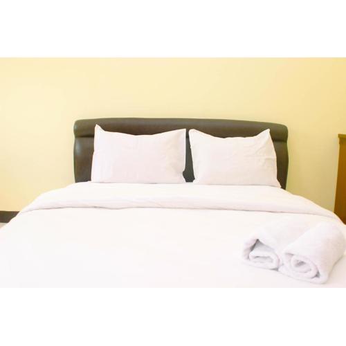 Warm and Homey Studio Room at Maple Park Sunter Apartment By Travelio