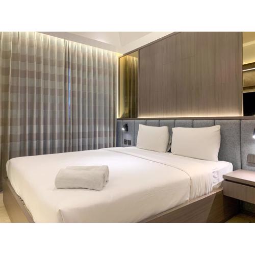 Warm and Modern Look Studio Room at Gold Coast Apartment By Travelio