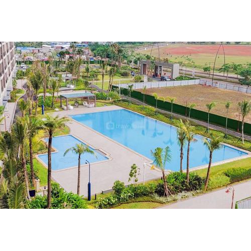 Warm and Nice Studio Room Sky House BSD Apartment By Travelio