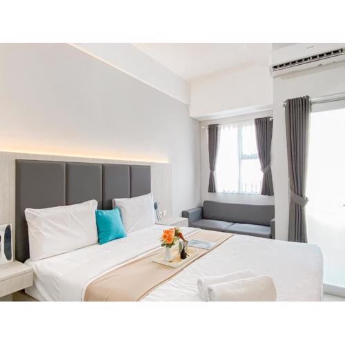 Warm and Restful Studio Transpark Juanda Bekasi Timur Apartment By Travelio