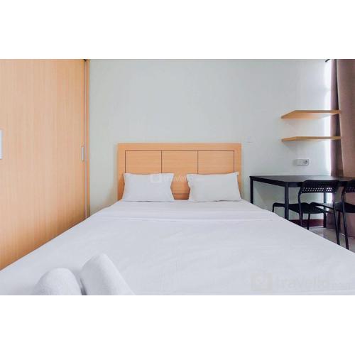 Warm and Simply Look Studio Apartment at B Residence By Travelio