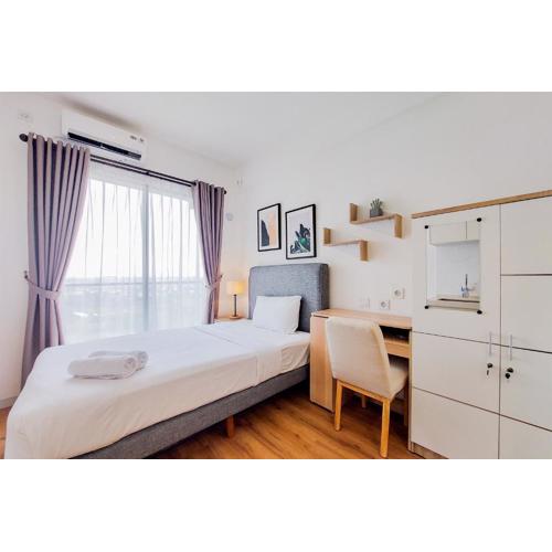 Warm and Simply Studio Apartment at Sky House BSD By Travelio