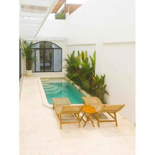 Warm & Welcoming 2-Bedroom Villa with Wood Finish