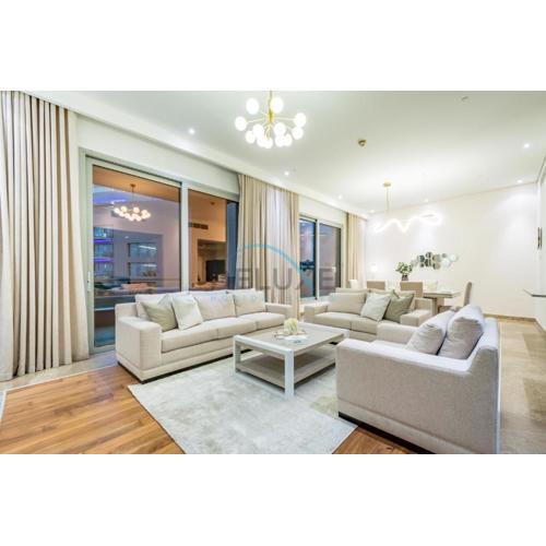 Waterfront 2BR Apartment with Assistant Room in Dream Palm Residence, Palm Jumeirah by Deluxe Holiday Homes