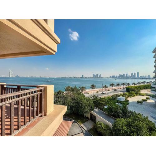 Waterfront 2BR Apartment with Sea Views