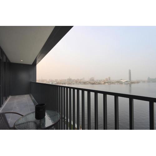 Waterfront 2BR with Dubai Skyline Views