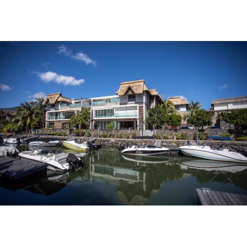 Waterfront Apartment in Marina with sea Access