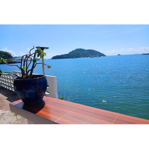 Water's Edge Resort ,