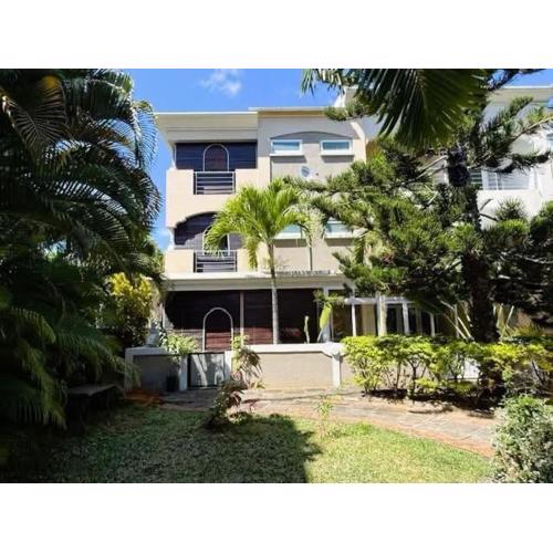 Waterside Complex - Beachfront Villa in Grand Baie