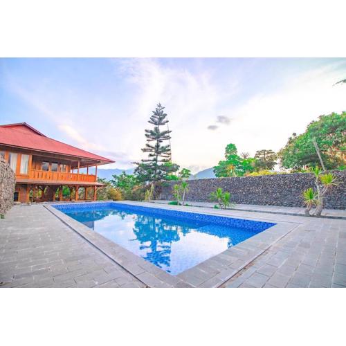 Watu Emas 1 with Shared Pool and Balcony
