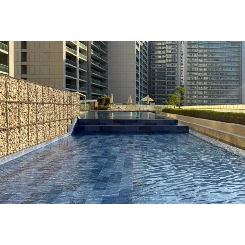 Waves - Canal-View Elegance 1BR Apt in Reva Residences