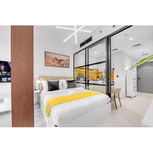 Waves - Cozy & Modern JVC Escape With Pool & Gym Access