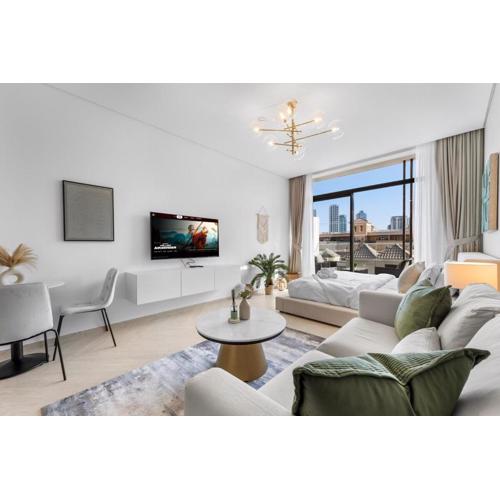 Waves - Elegant & Lavish Studio Apt for 4 in JVC