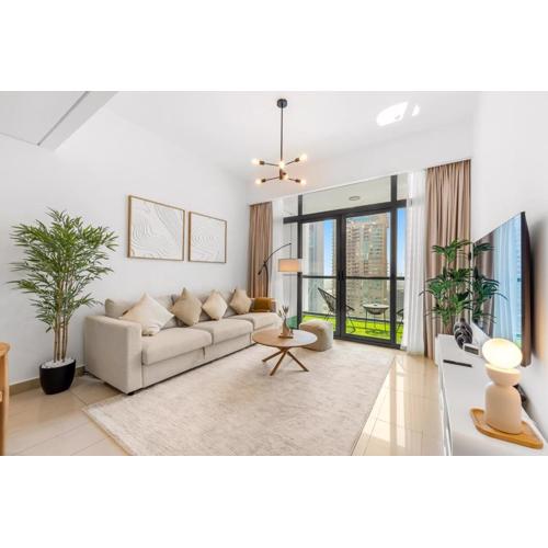 Waves- Cozy 1BR Lakefront Stay in JLT