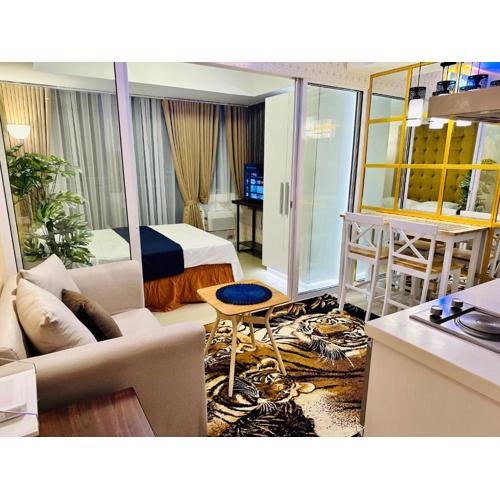 We Vibe, Azure Urban Resort Residences