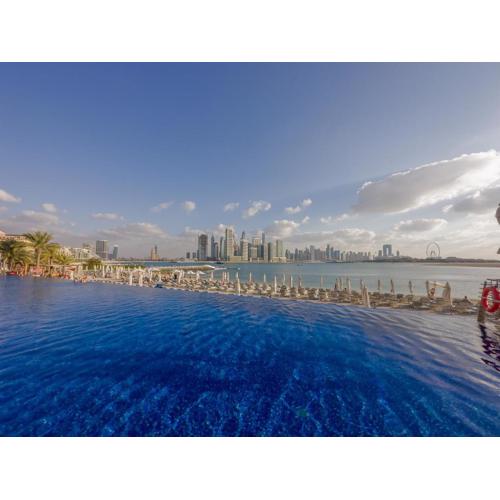 WelHome - Oceanfront Elegance 1BR Apt With Palm & Sea Views